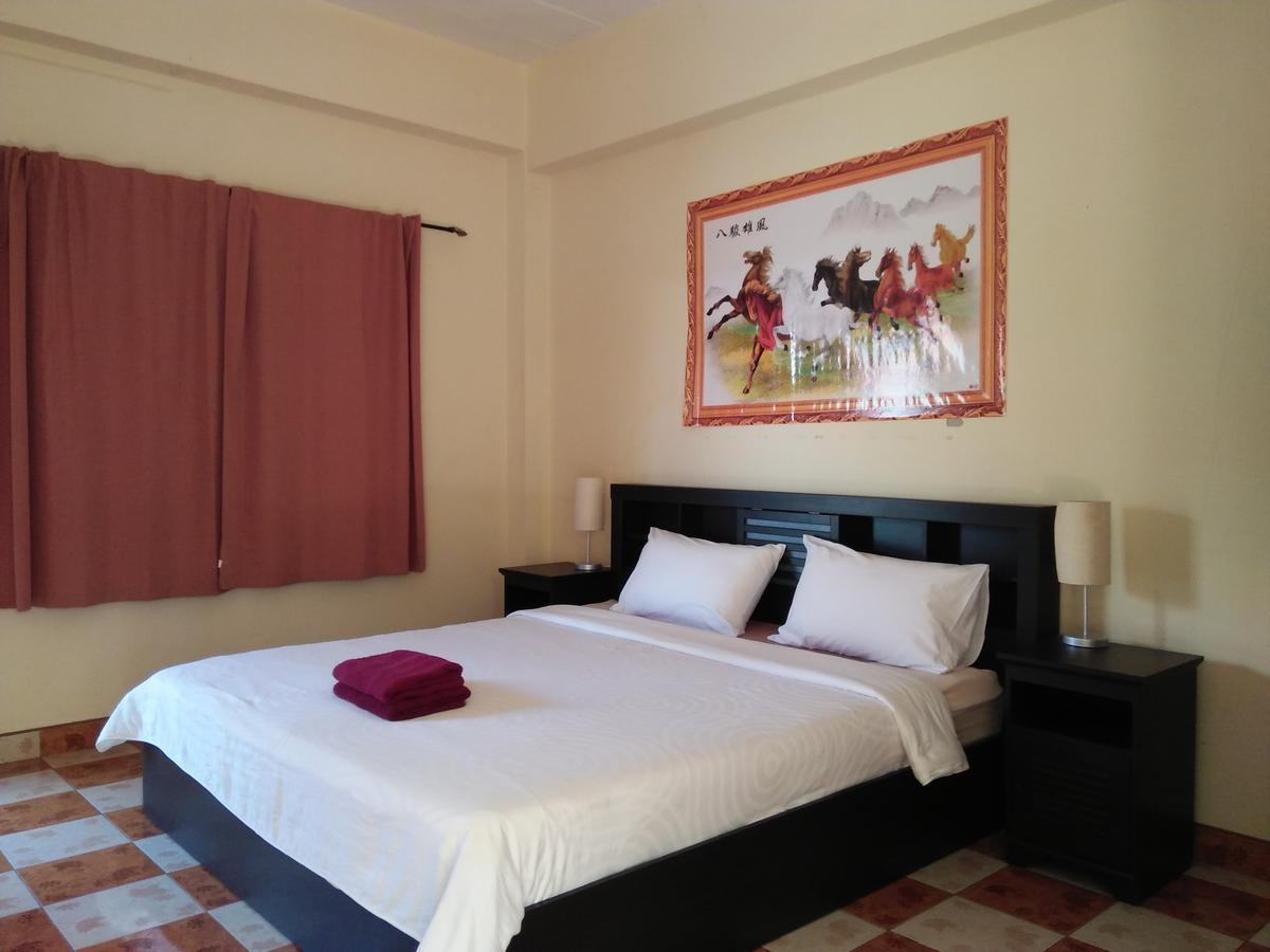 Patong Peace Hostel Exterior photo
